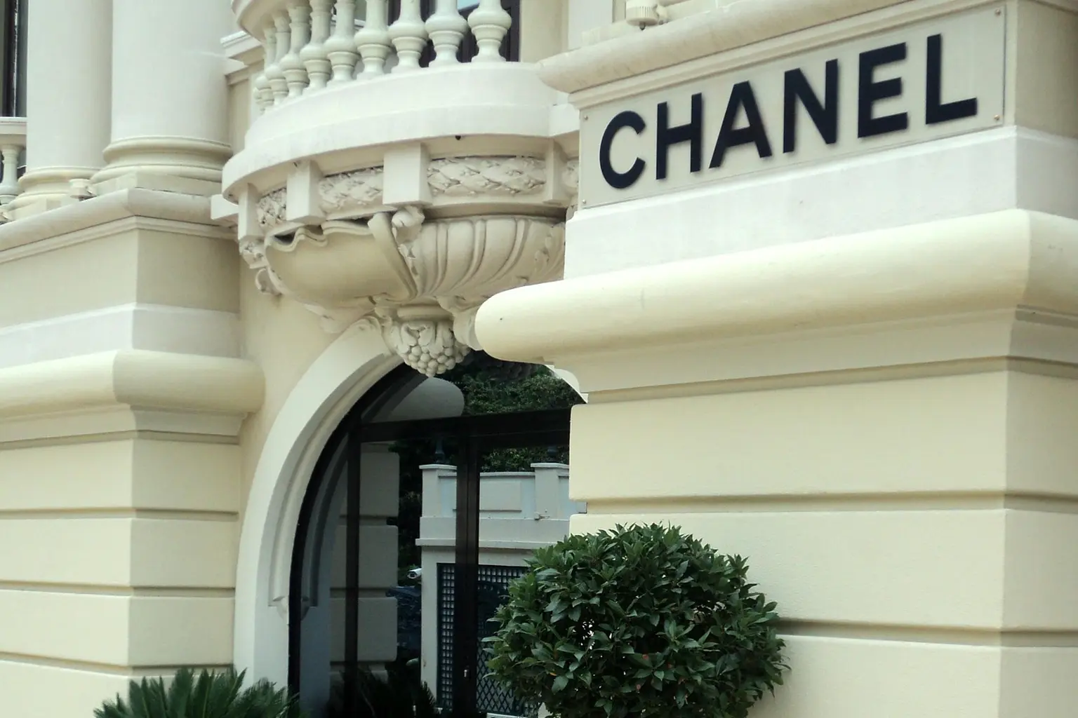 High end luxury retail security in Manchester